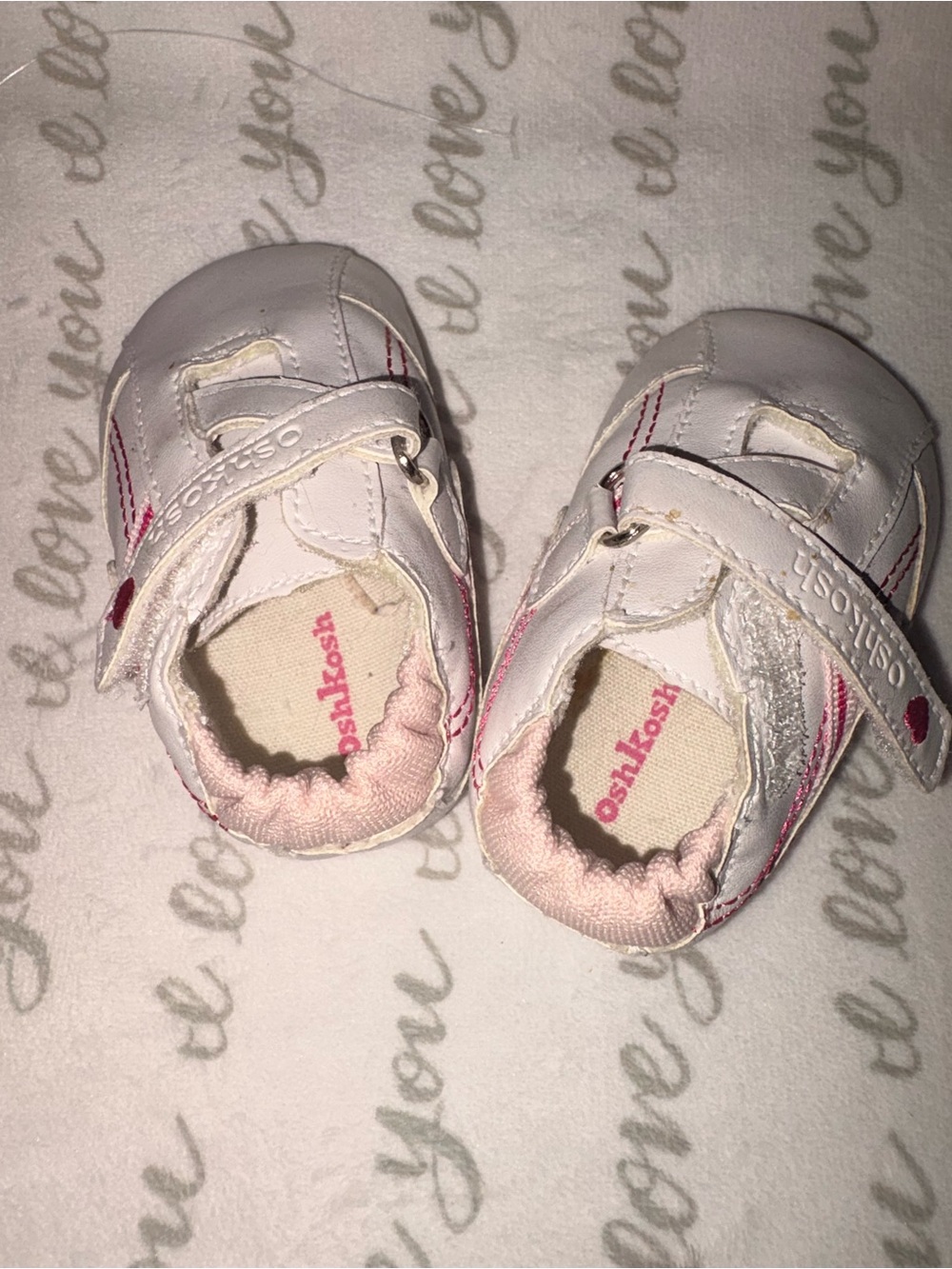 OshKosh B'gosh White and Pink Baby Walker Shoes size 0 mt Girls Velcro soft top